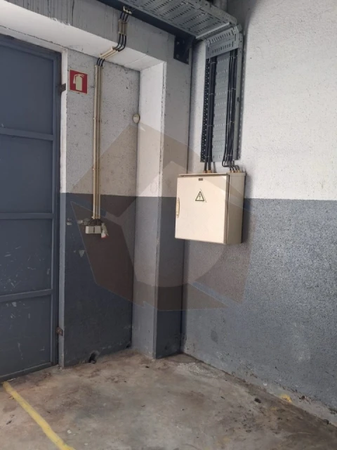 Armazém para Venda em Touguinha e Touguinhó