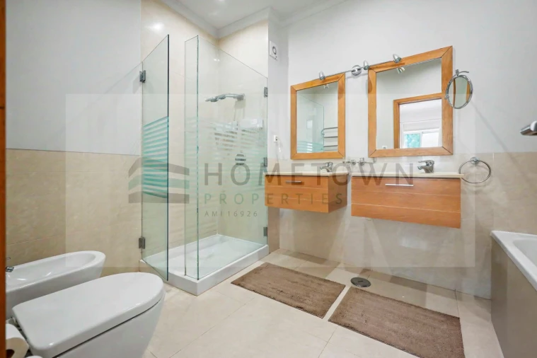 Moradia T4 para Venda em Quarteira Foto 24
