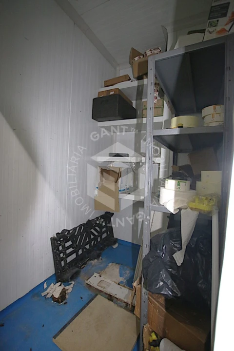 Armazém para Venda em Corroios