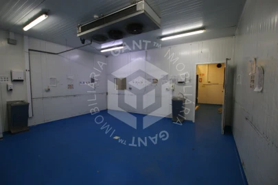 Armazém para Venda em Corroios