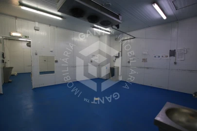 Armazém para Venda em Corroios