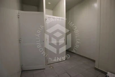 Armazém para Venda em Corroios