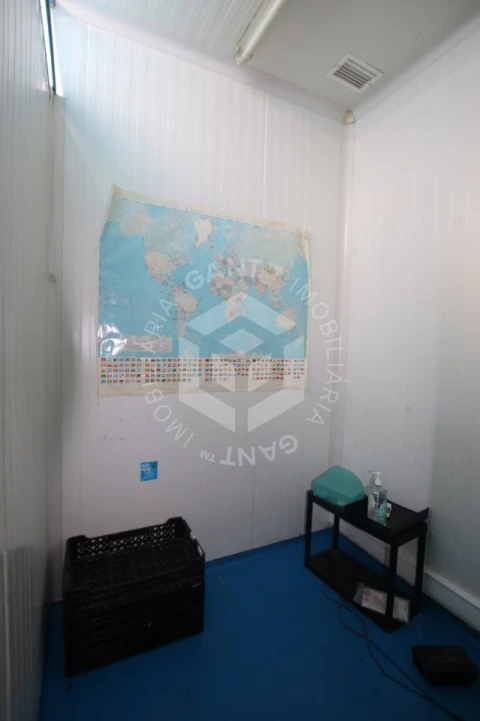 Armazém para Venda em Corroios