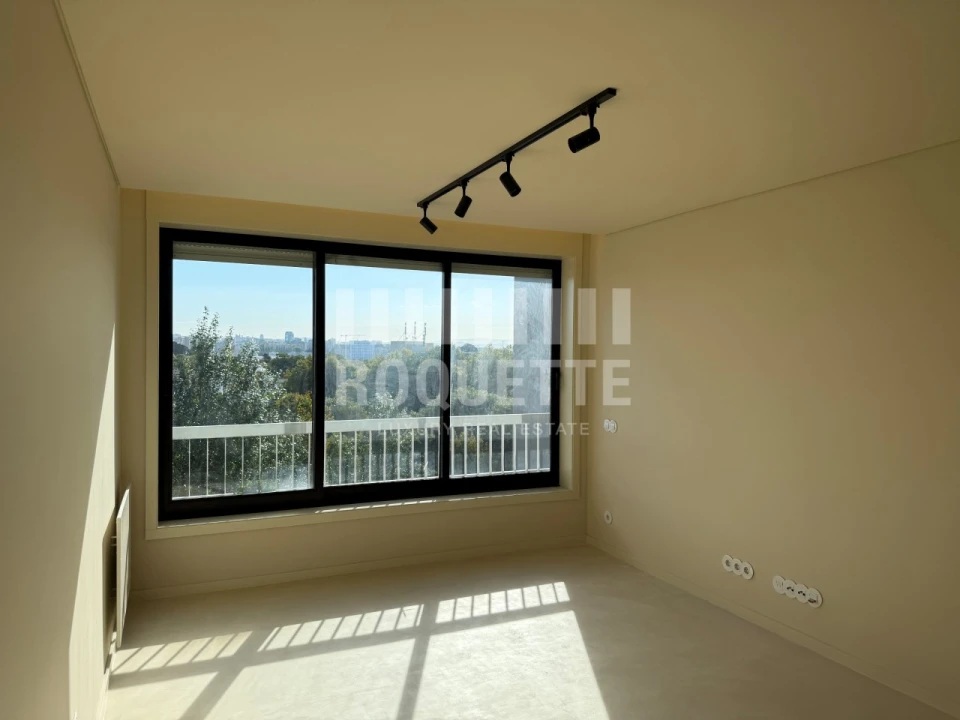 Apartamento T3 para Venda em Aldoar, Foz do Douro e Nevogilde Foto 3