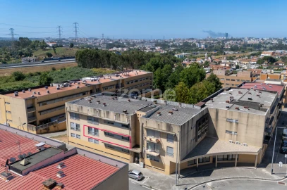 Apartamento T2 para Venda em Nogueira e Silva Escura