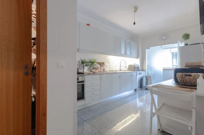 Apartamento T2 para Venda em Nogueira e Silva Escura