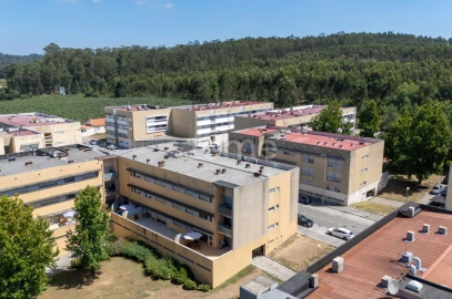 Apartamento T2 para Venda em Nogueira e Silva Escura
