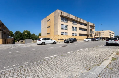 Apartamento T2 para Venda em Nogueira e Silva Escura