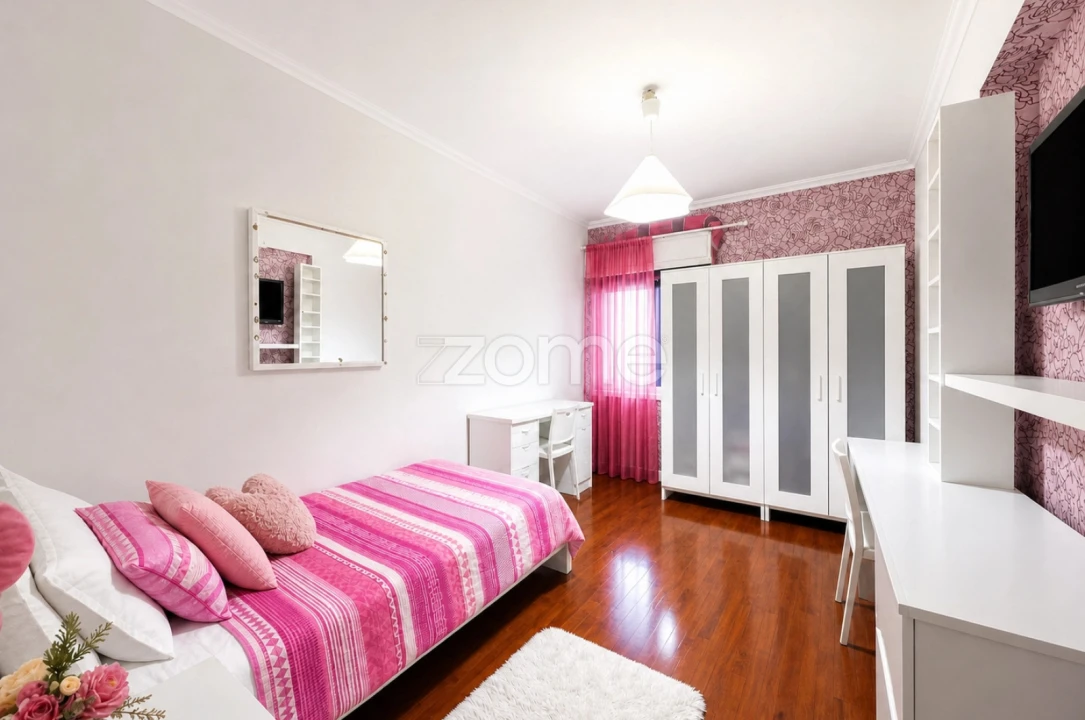 Apartamento T2 para Venda em Rio de Mouro Foto 7
