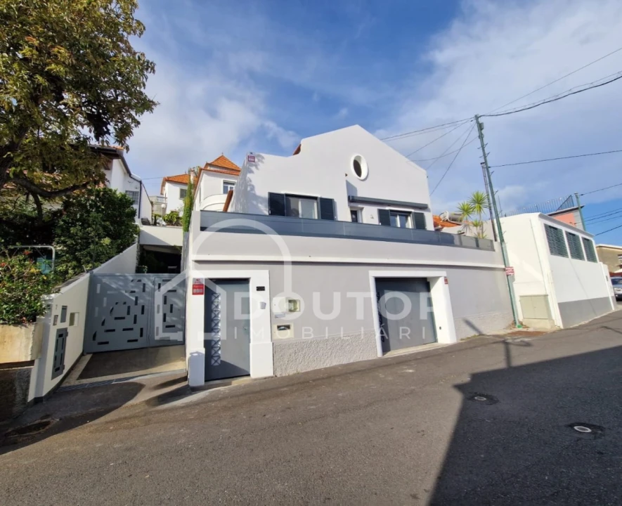 Moradia T3 para Venda em Funchal (Santa Maria Maior) Foto 4