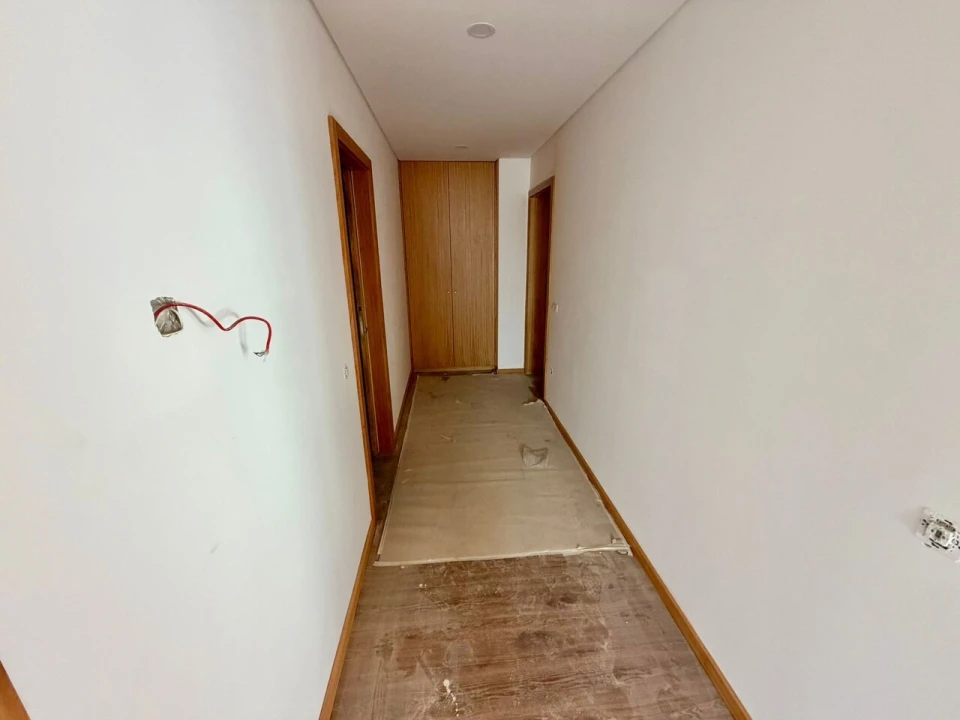 Apartamento T2 para Venda em Nogueira da Regedoura Foto 4