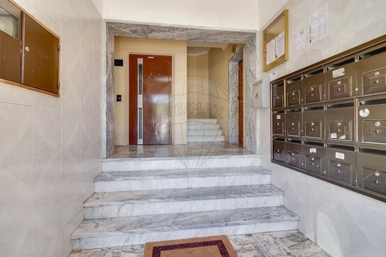 Apartamento T3 para Venda em Agualva e Mira-Sintra Foto 24