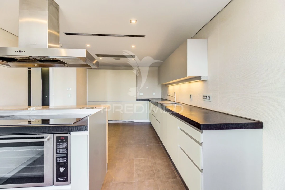 Apartamento T6 para Venda em Avenidas Novas Foto 15