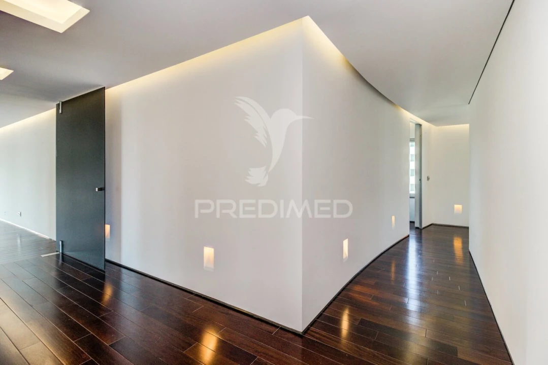 Apartamento T6 para Venda em Avenidas Novas Foto 3