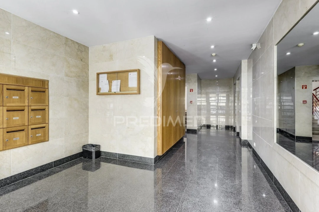 Apartamento T3 para Venda em Parque das Nações Foto 2