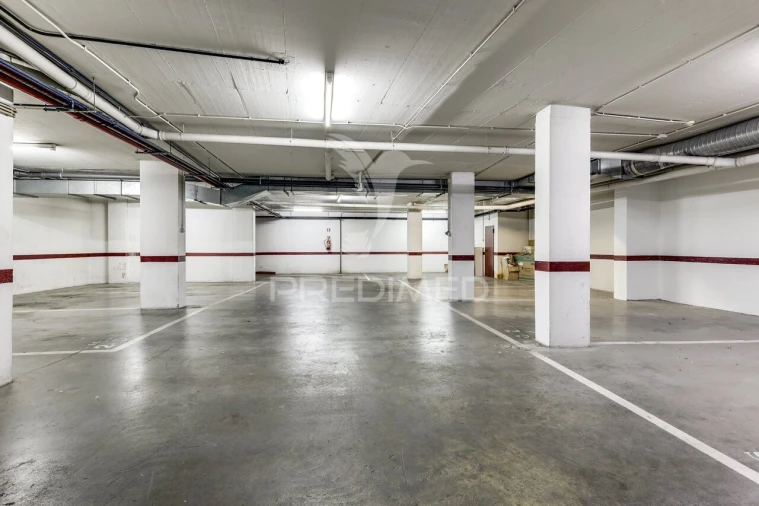 Apartamento T3 para Venda em Parque das Nações Foto 27