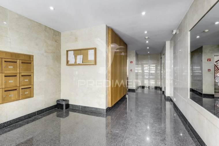 Apartamento T3 para Venda em Parque das Nações Foto 2