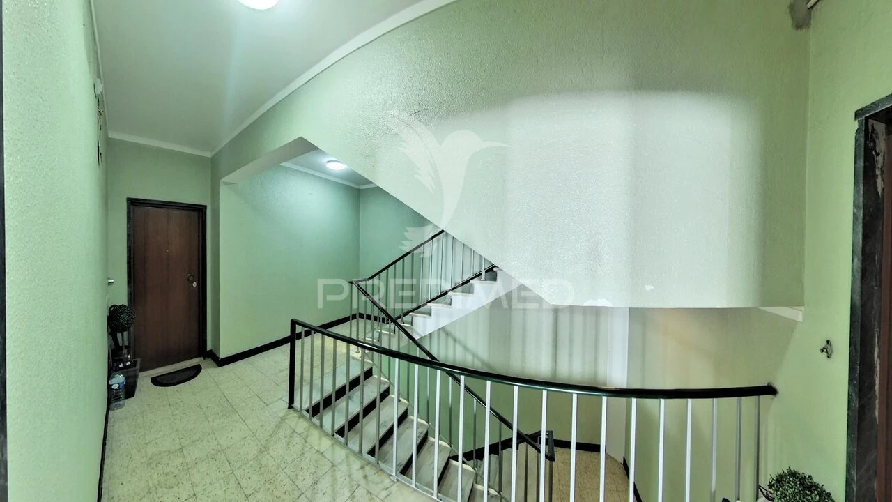 Apartamento T1 para Venda em Sé e São Lourenço Foto 7
