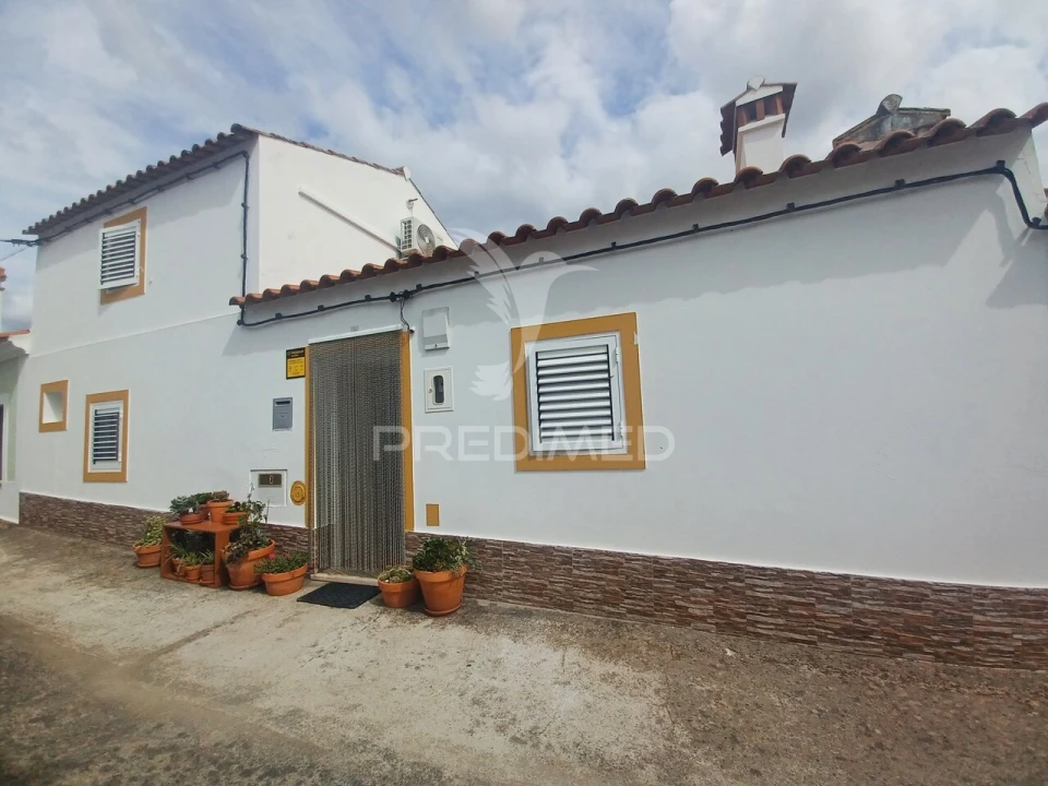 Moradia T1 para Venda em Urra Foto 1