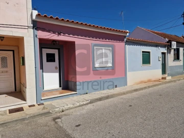 Moradia T1 para Venda em Benfica do Ribatejo