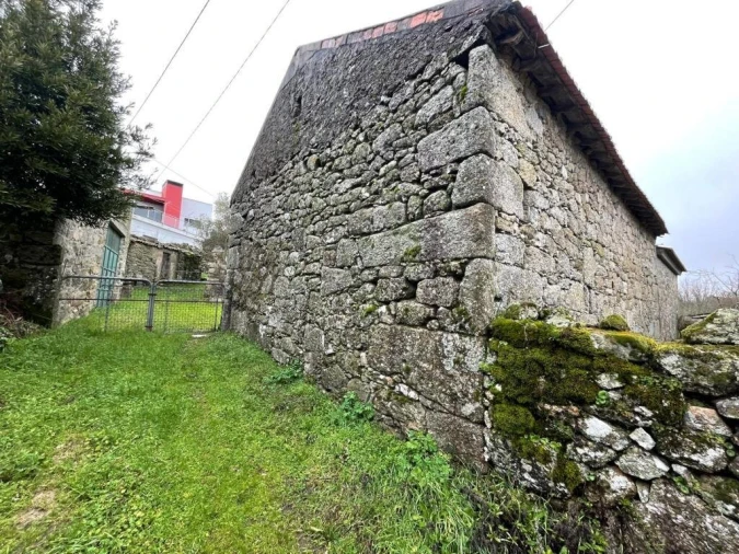 Moradia T0 para Venda em Guarda Foto 2