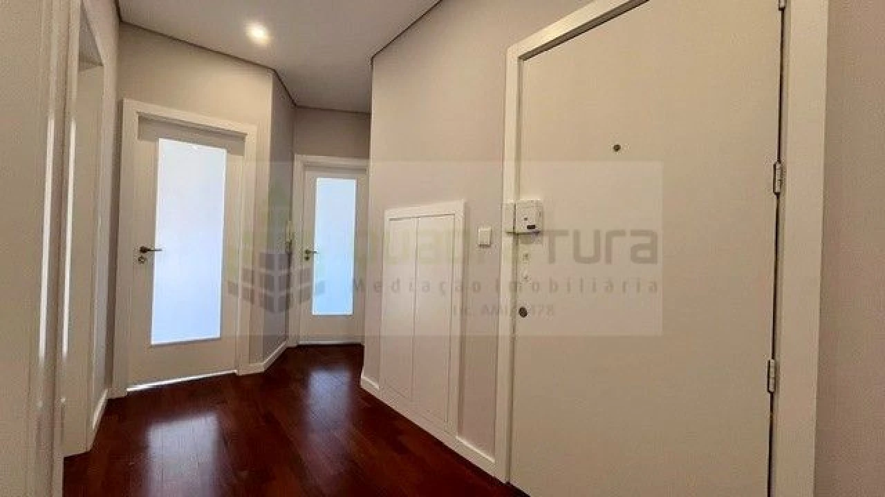 Apartamento T2 para Venda em Cedofeita, Santo Ildefonso, Sé, Miragaia, São Nicolau e Vitória Foto 2