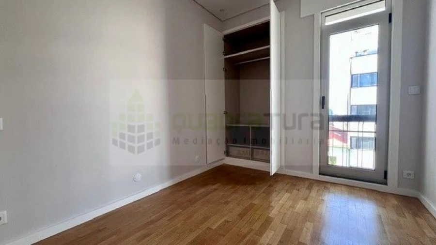 Apartamento T2 para Venda em Cedofeita, Santo Ildefonso, Sé, Miragaia, São Nicolau e Vitória Foto 17