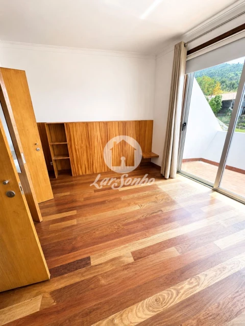 Moradia T3 para Venda em Gondarem