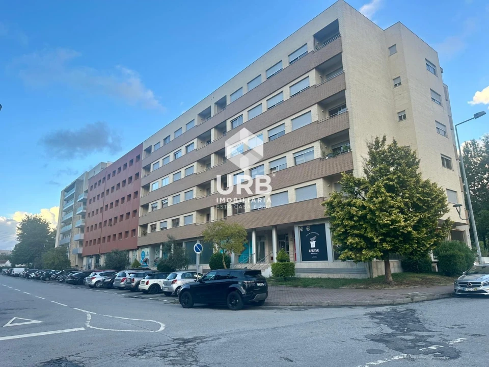 Apartamento T3 para Arrendamento em Nogueira, Fraião e Lamaçães Foto 25