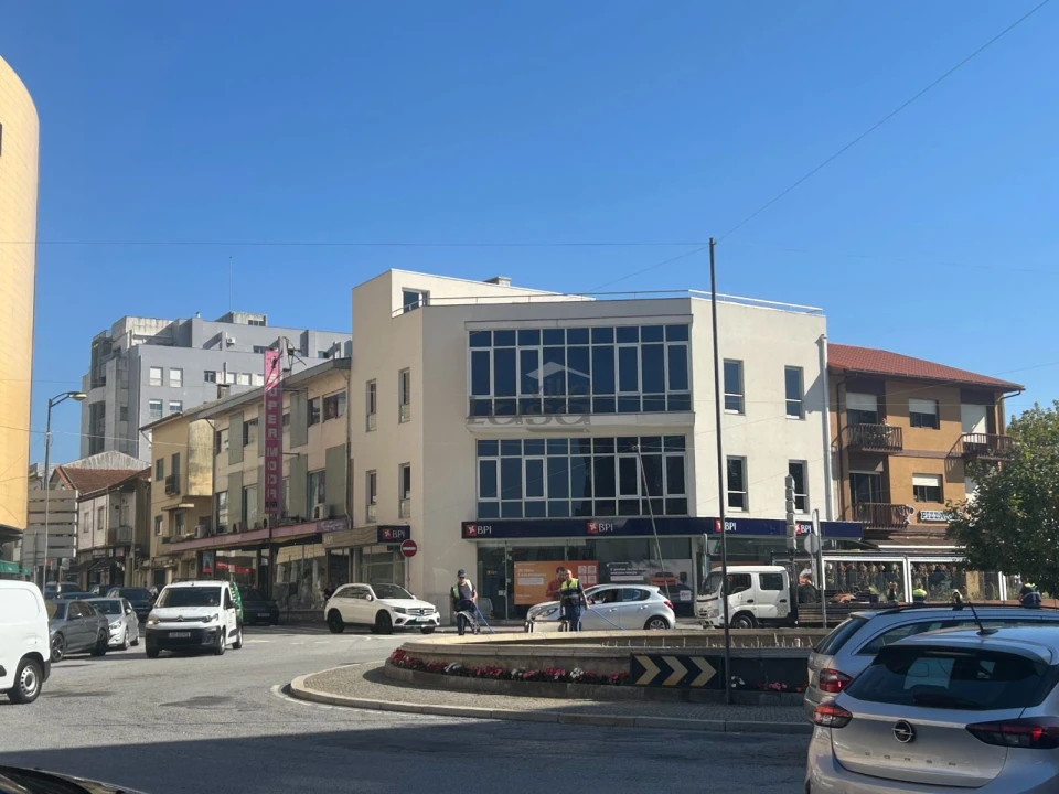 Loja para Arrendamento em Gondomar (São Cosme), Valbom e Jovim Foto 2