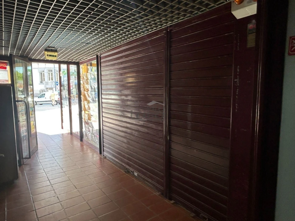 Loja para Arrendamento em Gondomar (São Cosme), Valbom e Jovim Foto 6