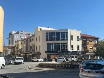 Loja para Arrendamento em Gondomar (São Cosme), Valbom e Jovim