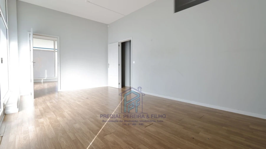 Loja para Arrendamento em Rio Tinto Foto 14