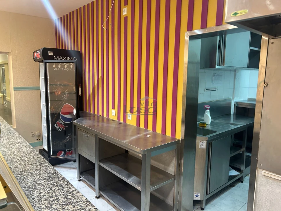 Loja para Arrendamento em Gondomar (São Cosme), Valbom e Jovim Foto 4