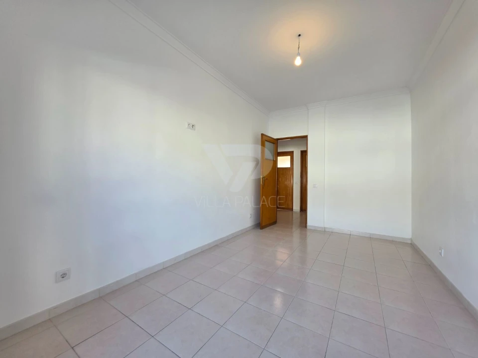Apartamento T3 para Arrendamento em Venteira Foto 10