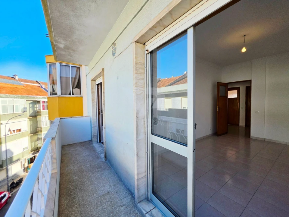 Apartamento T3 para Arrendamento em Venteira Foto 12