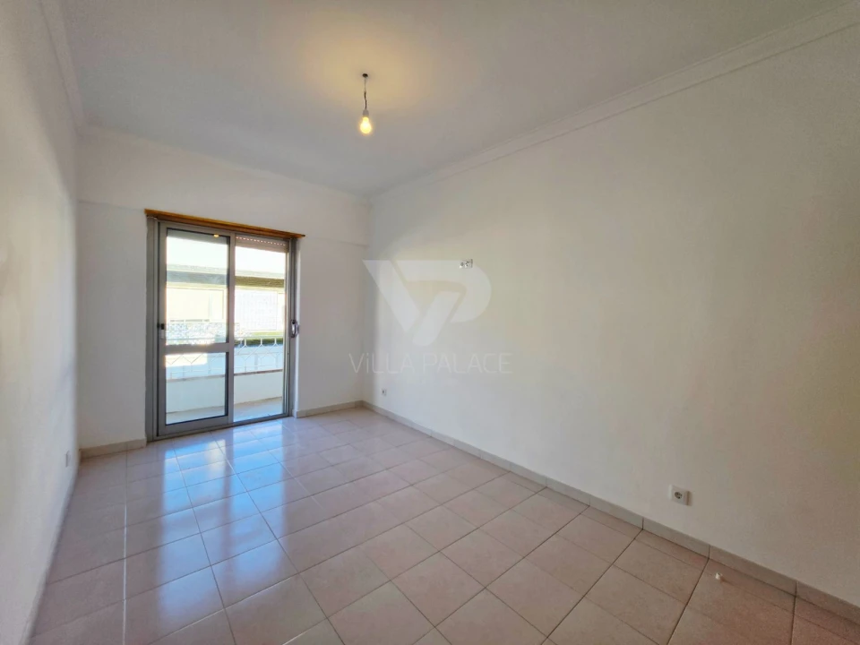 Apartamento T3 para Arrendamento em Venteira Foto 9