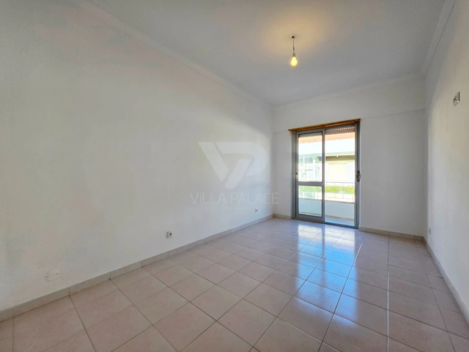 Apartamento T3 para Arrendamento em Venteira Foto 11