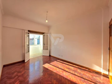 Apartamento T3 para Arrendamento em Venteira