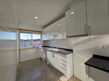Apartamento T3 para Arrendamento em Venteira