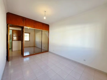 Apartamento T3 para Arrendamento em Venteira
