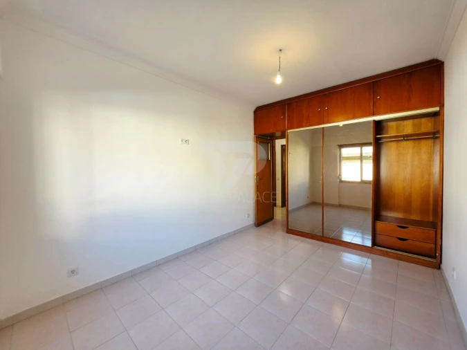 Apartamento T3 para Arrendamento em Venteira Foto 5