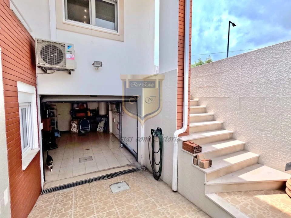 Moradia T3 para Venda em Miragaia e Marteleira Foto 17