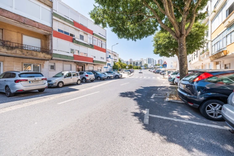 Apartamento T2 para Venda em Águas Livres Foto 41