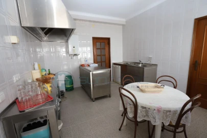 Moradia T2 para Venda em Bensafrim e Barão de São João