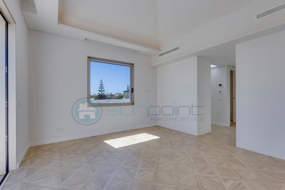 Moradia T4 para Venda em Lagos (São Sebastião e Santa Maria) Foto 9