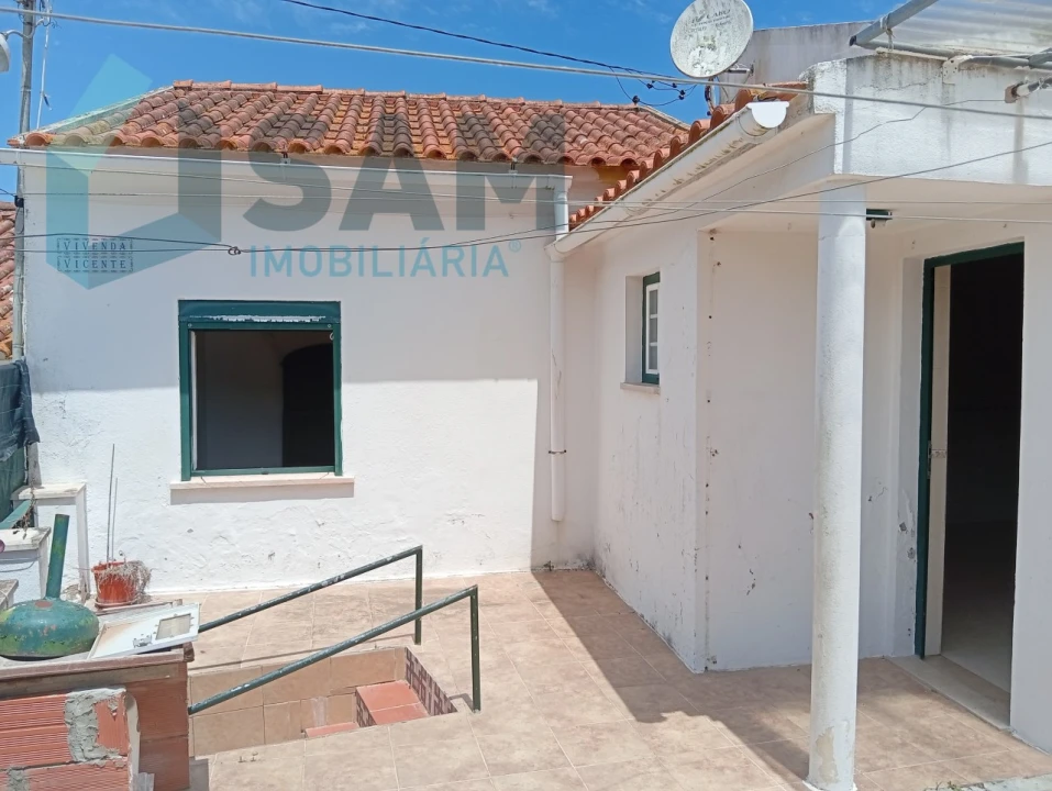 Moradia T2 para Venda em Dois Portos e Runa Foto 1