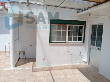 Moradia T2 para Venda em Dois Portos e Runa
