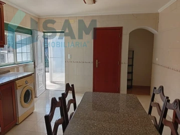 Moradia T2 para Venda em Dois Portos e Runa