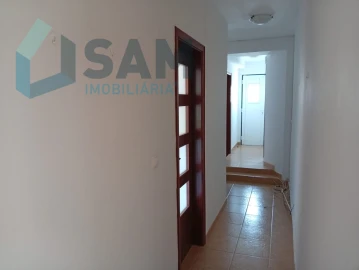 Moradia T2 para Venda em Dois Portos e Runa